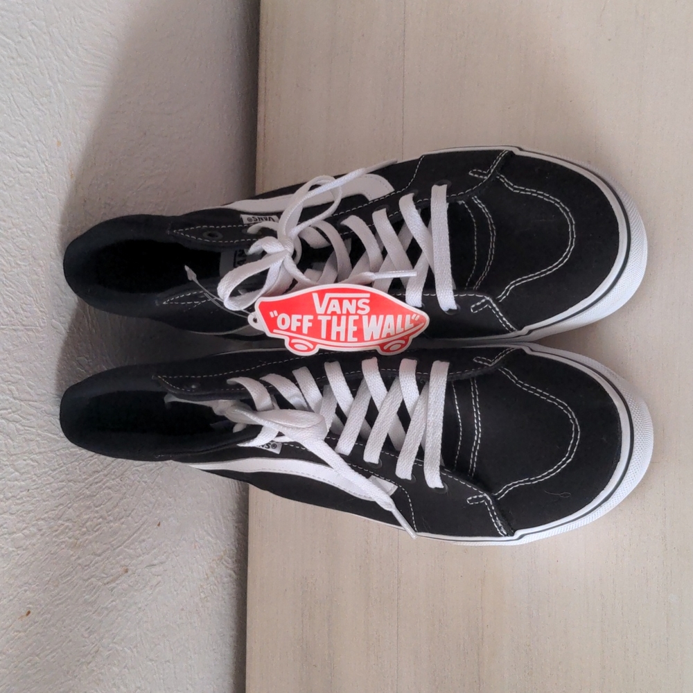 Womans Vans high top tennis shoes sz 9.
